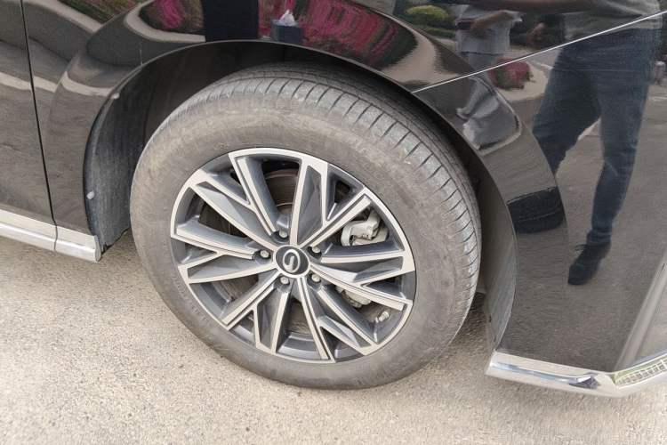 Used GAC Trumpchi M8 2024 Master Series 400T Prestige Edition Right Front Wheel Hub
