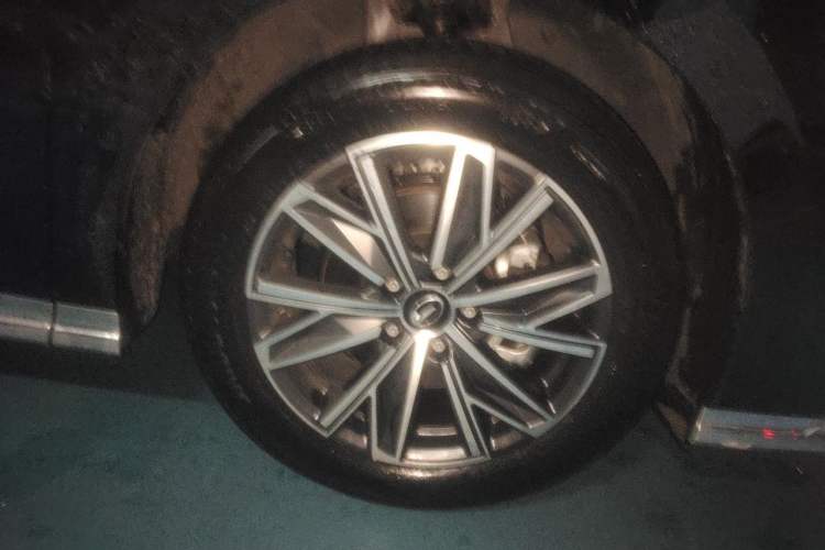 Used GAC Trumpchi M8 2024 Master Series 400T Prestige Edition Right Front Wheel Hub