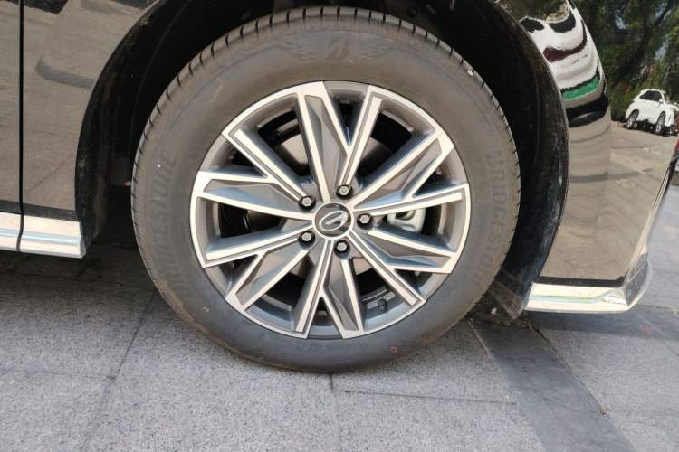 Used GAC Trumpchi M8 2024 Master Series 400T Prestige Edition Right Front Wheel Hub