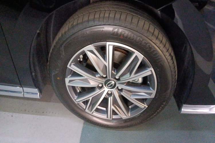 Used GAC Trumpchi M8 2024 Master Series 400T Prestige Edition Right Front Wheel Hub