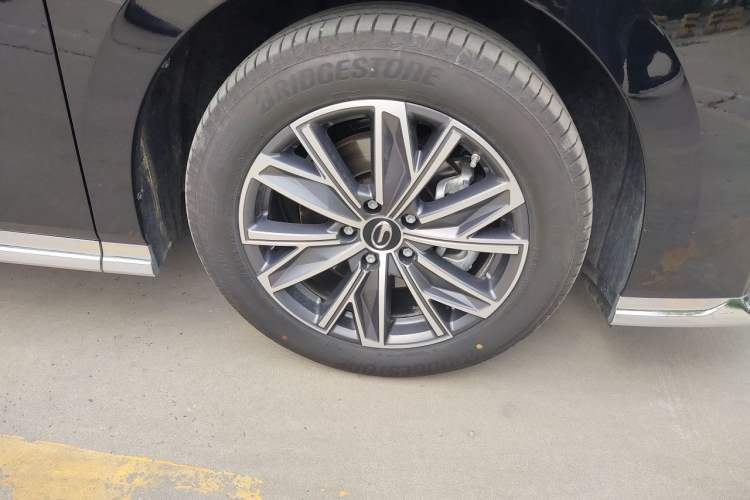 Used GAC Trumpchi M8 2024 Master Series 400T Prestige Edition Right Front Wheel Hub
