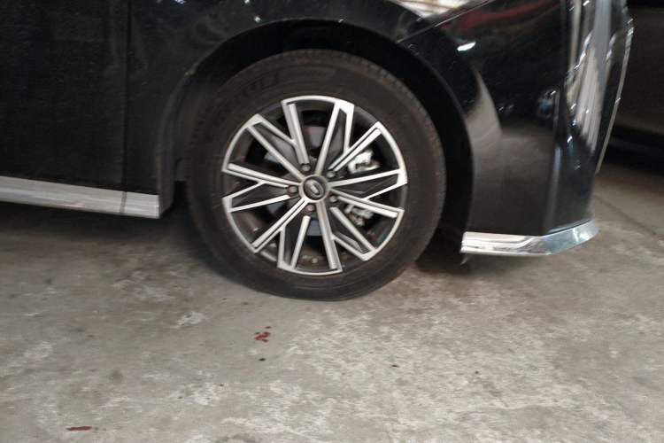 Used GAC Trumpchi M8 2024 Master Series 400T Ultimate Edition Right Front Wheel Hub