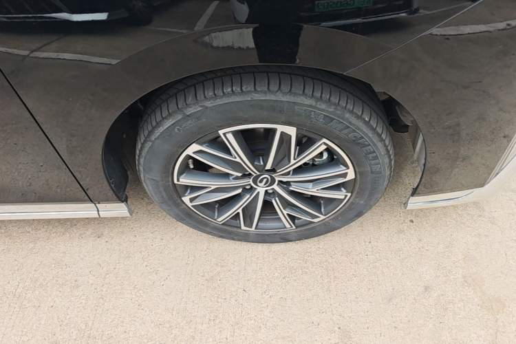 Used GAC Trumpchi M8 2024 Master Series Super Hybrid Edition Right Front Wheel Hub