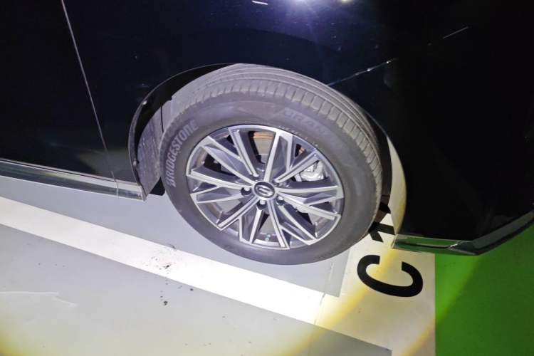 Used GAC Trumpchi M8 2024 Master Series 400T Prestige Edition Right Front Wheel Hub
