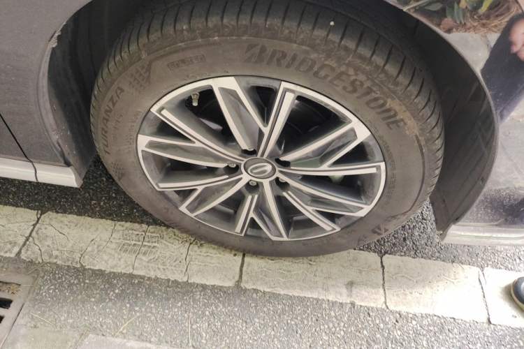 Used GAC Trumpchi M8 2024 Master Series 400T Prestige Edition Right Front Wheel Hub
