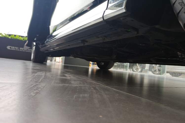 Used GAC Trumpchi M8 2024 Master Series 400T Prestige Edition Right Side Sill