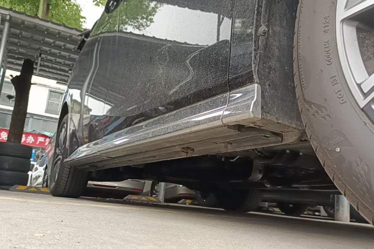 Used GAC Trumpchi M8 2024 Master Series 400T Prestige Edition Right Side Sill