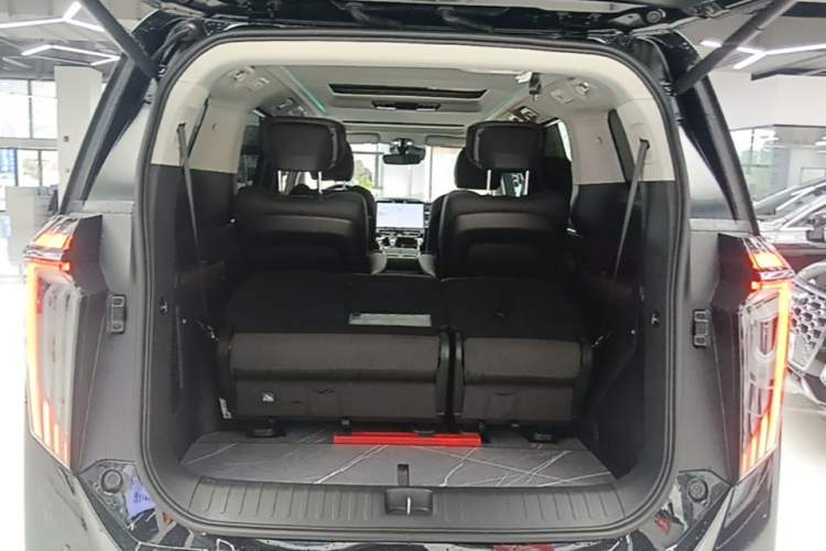 Used GAC Trumpchi M8 2024 Master Series Super Hybrid Edition Trunk