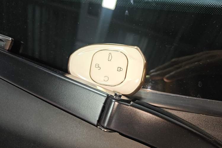 Used GAC Trumpchi M8 2024 Master Series 400T Prestige Edition Vehicle Key
