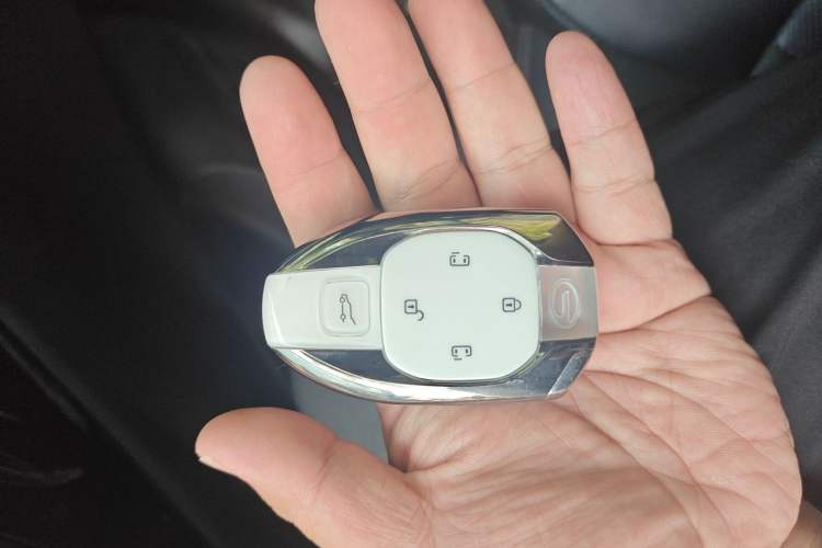 Used GAC Trumpchi M8 2024 Master Series 400T Prestige Edition Vehicle Key