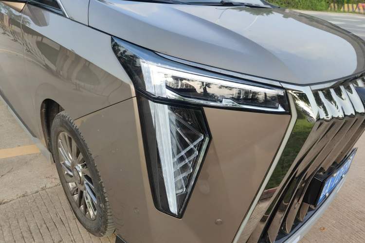 Used GAC Trumpchi M8 2024 Zongshi Series 400T Pioneer Edition Right Front Headlight