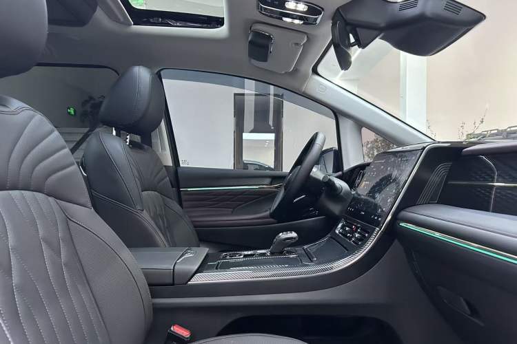 Used GAC Trumpchi M8 2024 Master Series 400T Ultimate Edition Interior 10