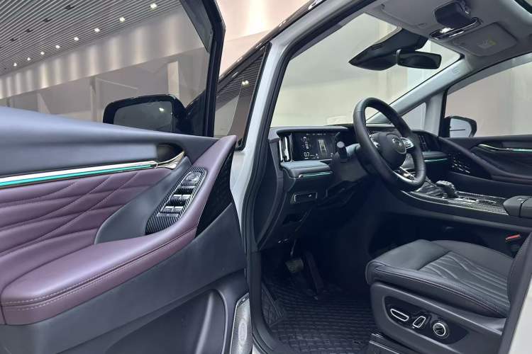 Used GAC Trumpchi M8 2024 Master Series 400T Ultimate Edition Interior 5