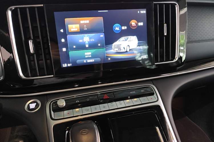 Used GAC Trumpchi M8 2024 Lingxiu Series 390T Luxury Edition Audio And AC Panel