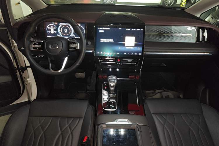 Used GAC Trumpchi M8 2024 Master Series Super Hybrid Edition Center Console