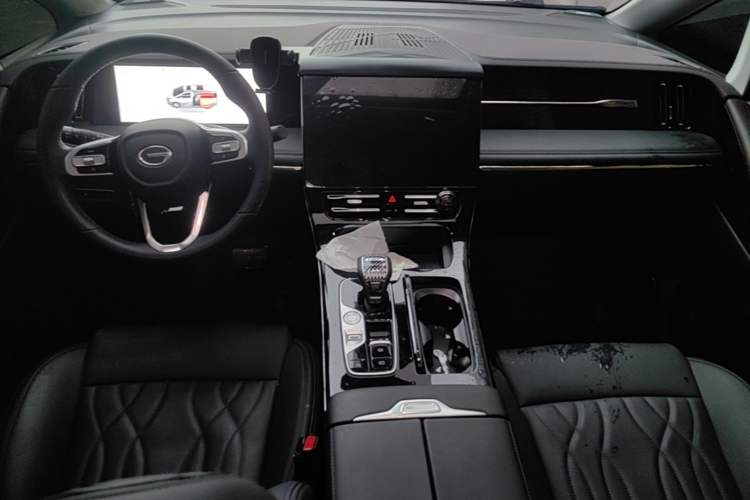 Used GAC Trumpchi M8 2024 Master Series Super Hybrid Edition Center Console