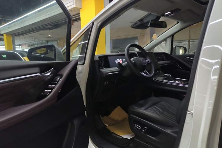 Used GAC Trumpchi M8 2024 Master Series 400T Prestige Edition Driver Seat