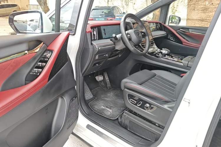Used GAC Trumpchi M8 2024 Zongshi Series Dual-Motor Flagship Edition Driver Seat
