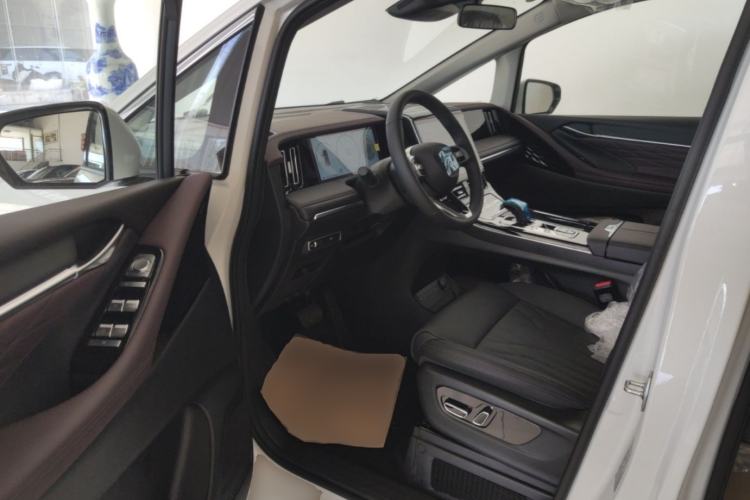 Used GAC Trumpchi M8 2024 Master Series 400T Prestige Edition Driver Seat