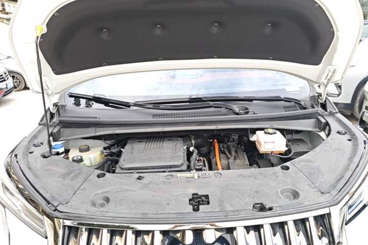 Used GAC Trumpchi M8 2024 Zongshi Series Dual-Motor Flagship Edition Engine Bay