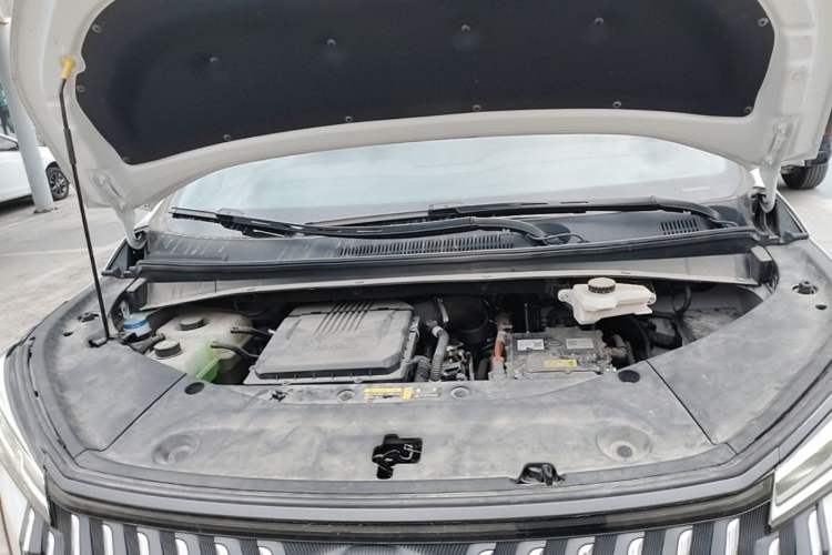 Used GAC Trumpchi M8 2024 Master Series Super Hybrid Edition Engine Bay