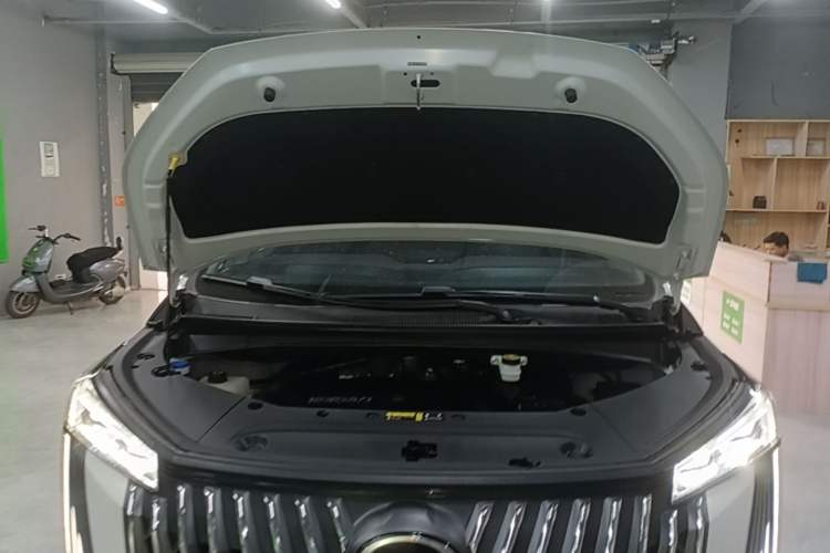 Used GAC Trumpchi M8 2024 Master Series 400T Prestige Edition Engine Bay