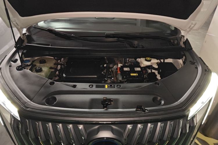 Used GAC Trumpchi M8 2024 Master Series Super Hybrid Edition Engine Bay