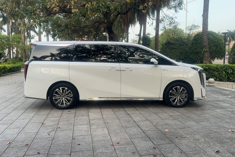 Used GAC Trumpchi M8 2024 Master Series Super Hybrid Edition Exterior 2