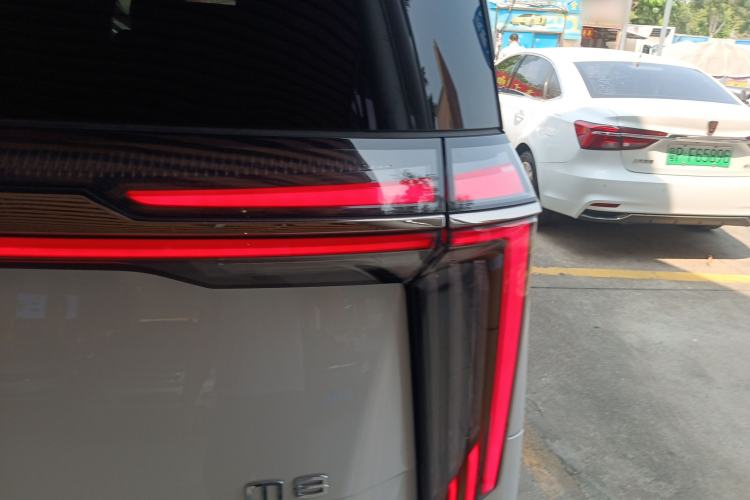 Used GAC Trumpchi M8 2024 Zongshi Series Dual-Motor Supreme Edition Exterior 3