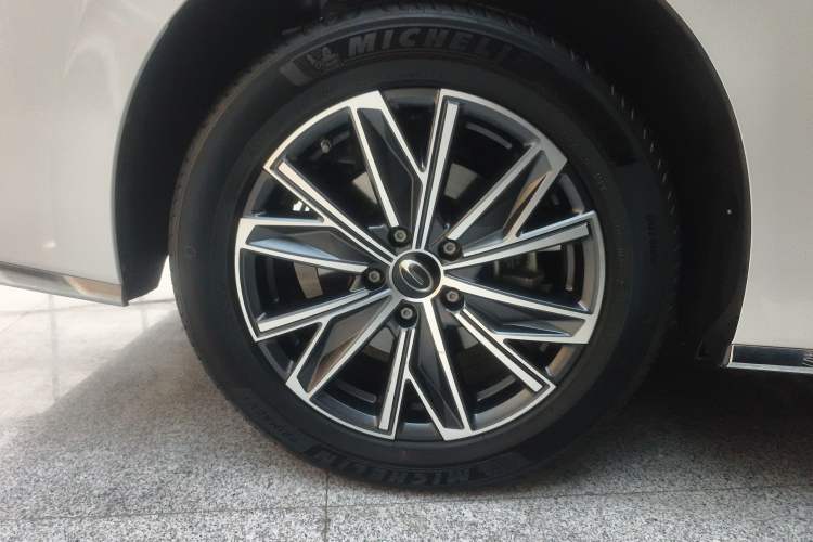 Used GAC Trumpchi M8 2024 Master Series 400T Ultimate Edition Exterior 5