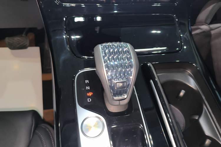 Used GAC Trumpchi M8 2024 Master Series 400T Ultimate Edition Gear Lever