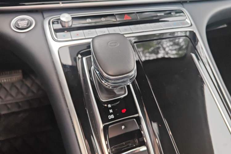 Used GAC Trumpchi M8 2024 Lingxiu Series 390T Deluxe Edition Gear Lever