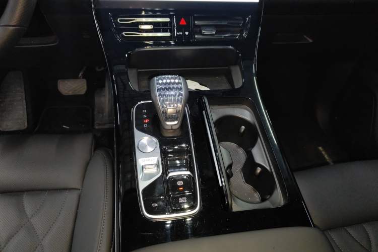 Used GAC Trumpchi M8 2024 Master Series 400T Prestige Edition Gear Lever