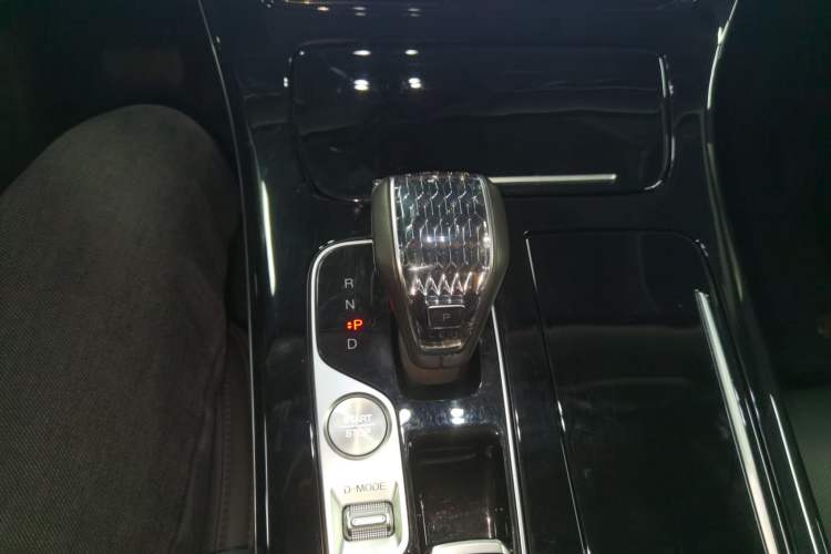 Used GAC Trumpchi M8 2024 Master Series 400T Prestige Edition Gear Lever