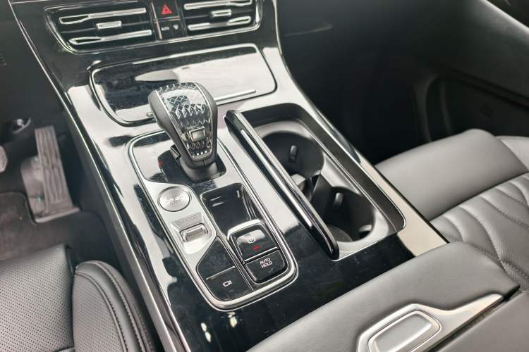 Used GAC Trumpchi M8 2024 Master Series 400T Ultimate Edition Gear Lever