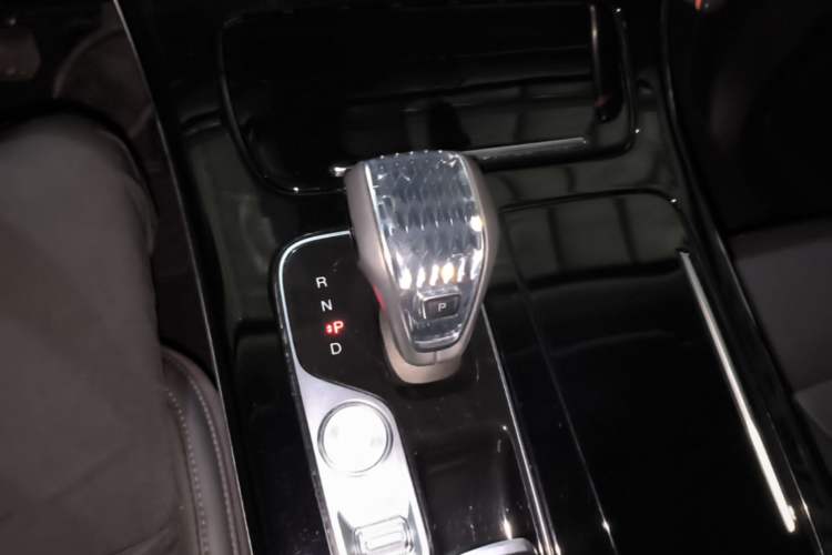 Used GAC Trumpchi M8 2024 Master Series 400T Prestige Edition Gear Lever