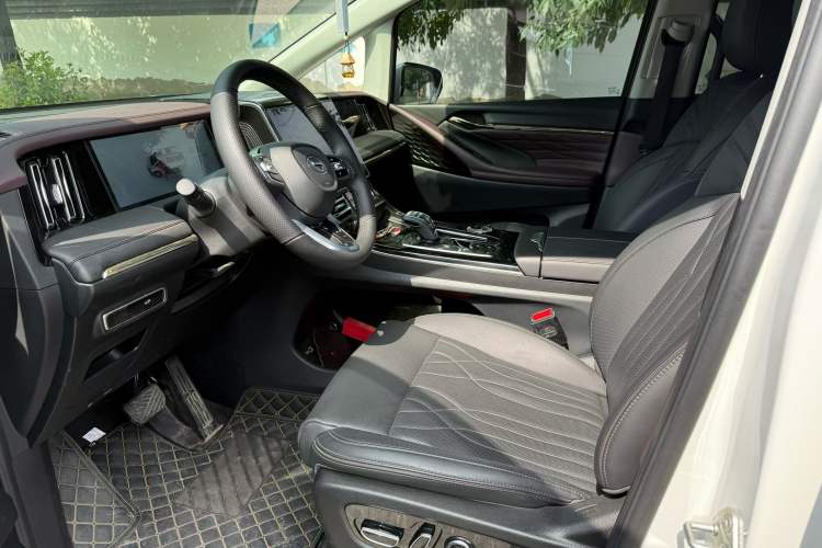 Used GAC Trumpchi M8 2024 Master Series 400T Ultimate Edition Interior 1