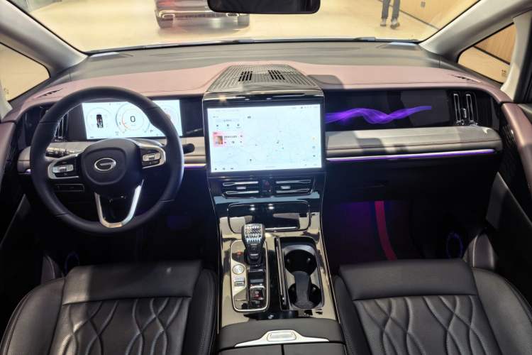 Used GAC Trumpchi M8 2024 Master Series 400T Prestige Edition Interior 1