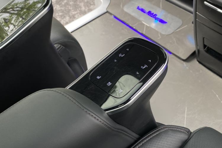 Used GAC Trumpchi M8 2024 Master Series 400T Ultimate Edition Interior 1