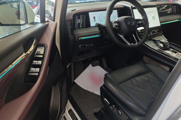 Used GAC Trumpchi M8 2024 Master Series Super Hybrid Edition Interior 3