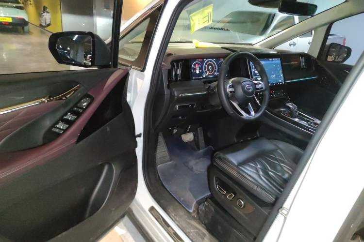 Used GAC Trumpchi M8 2024 Master Series 400T Ultimate Edition Interior 3