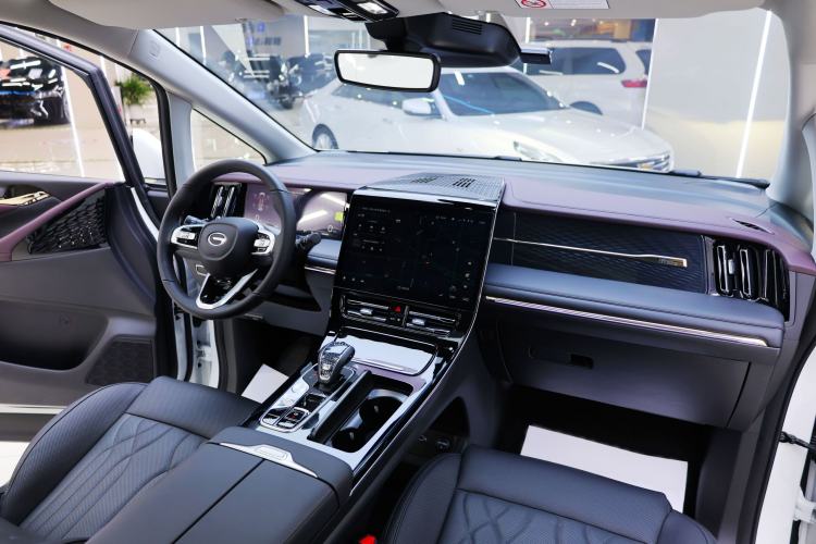 Used GAC Trumpchi M8 2024 Master Series Super Hybrid Edition Interior 3
