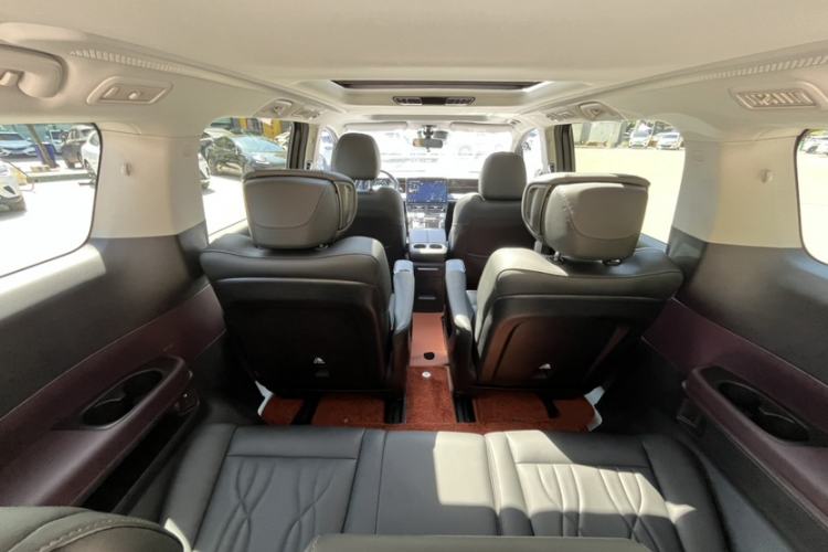 Used GAC Trumpchi M8 2024 Master Series 400T Prestige Edition Interior 3