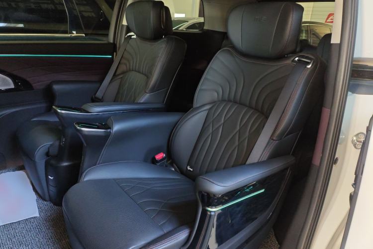 Used GAC Trumpchi M8 2024 Master Series Super Hybrid Edition Interior 4