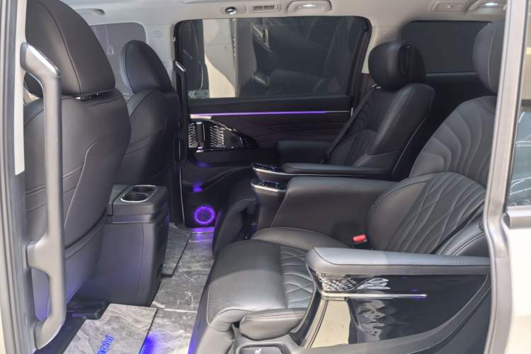 Used GAC Trumpchi M8 2024 Master Series 400T Prestige Edition Interior 4