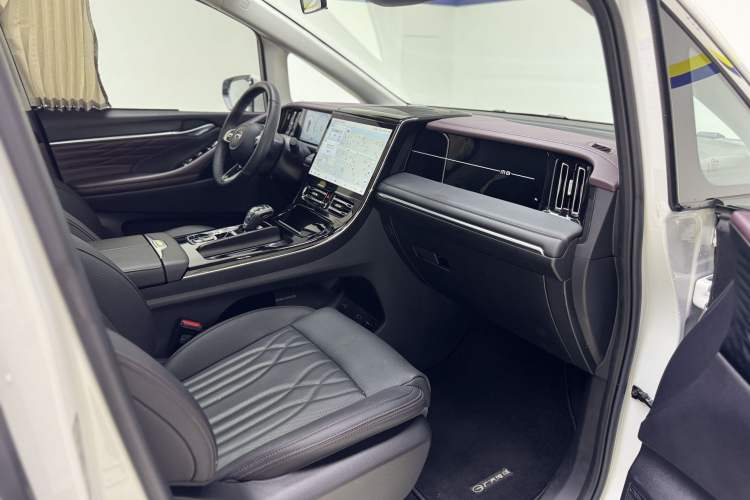 Used GAC Trumpchi M8 2024 Master Series 400T Prestige Edition Interior 4
