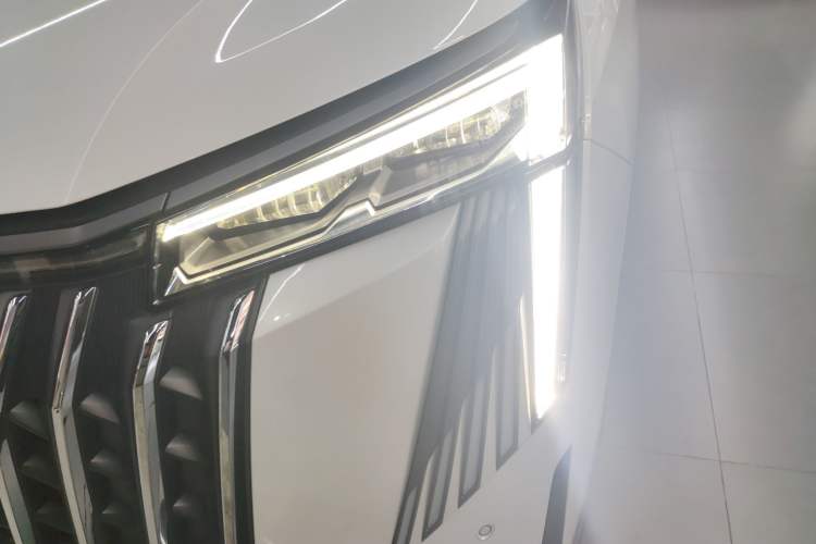 Used GAC Trumpchi M8 2024 Master Series 400T Ultimate Edition Left Front Headlight