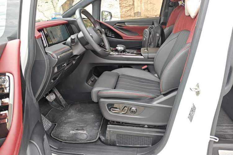 Used GAC Trumpchi M8 2024 Zongshi Series Dual-Motor Flagship Edition Left Front Seat