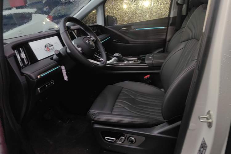 Used GAC Trumpchi M8 2024 Master Series Super Hybrid Edition Left Front Seat