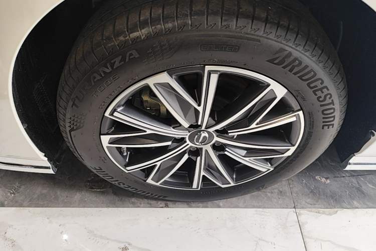Used GAC Trumpchi M8 2024 Master Series 400T Prestige Edition Left Front Wheel Hub